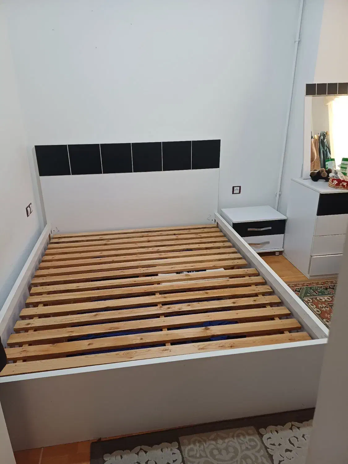 تخت خواب دو نفره|تخت و سرویس خواب|تالش, هشتپر|دیوار