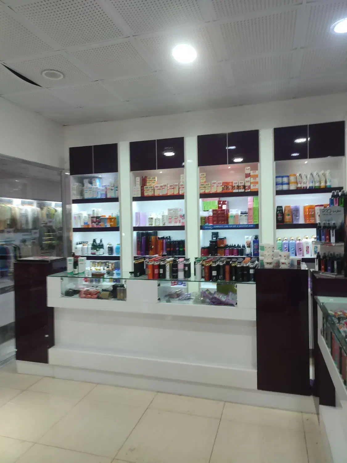 فروش فوری دکور کامل فروشگاه MDF هایگلاس آماده نصب|فروشگاه و مغازه|بندر ماهشهر, |دیوار