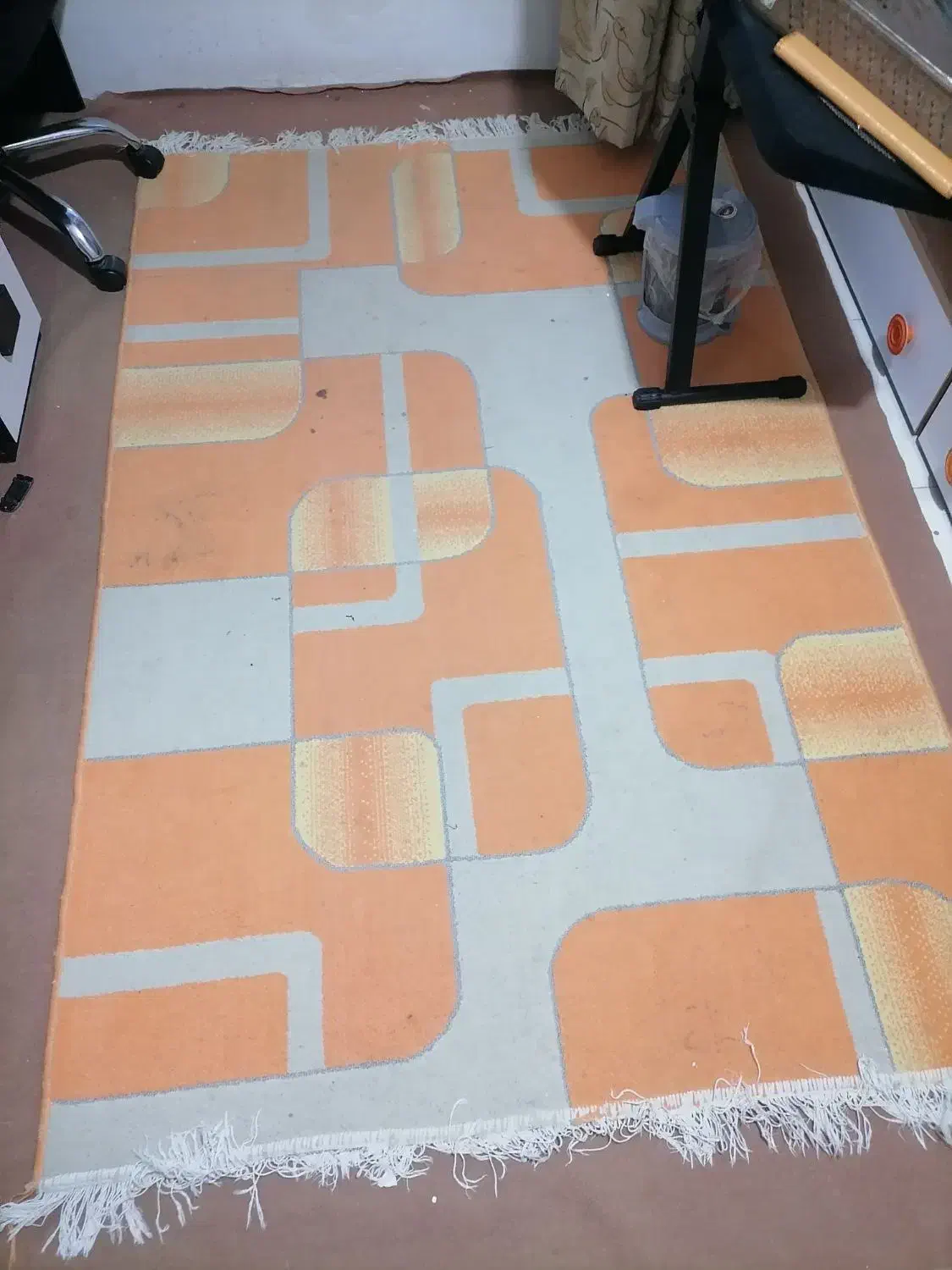 فروش پشتی.گلیم فرش. تخت.کناره|حراج|سنندج, |دیوار