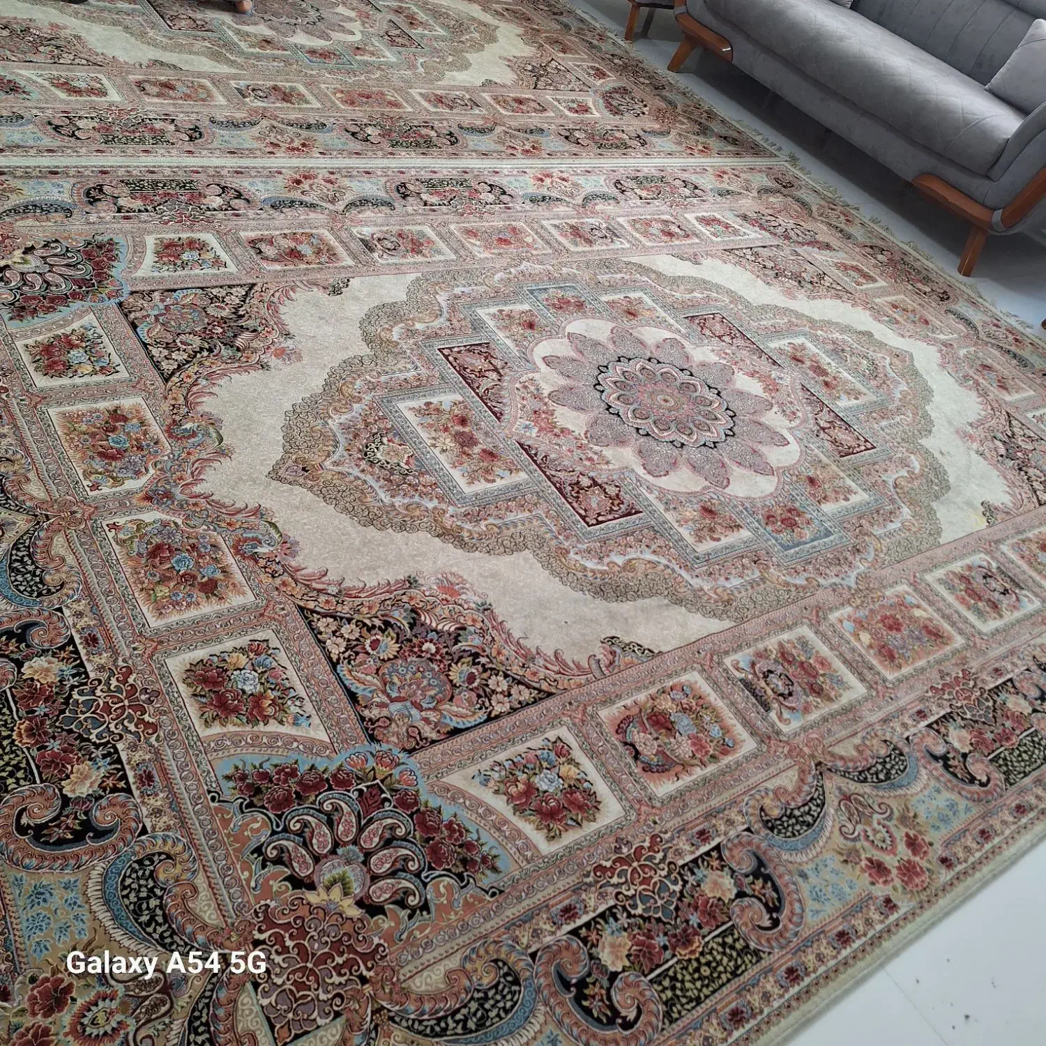 فرش۹متری ۱۲۰۰شانه طرح حوض نقره|فرش|شریفآباد, |دیوار