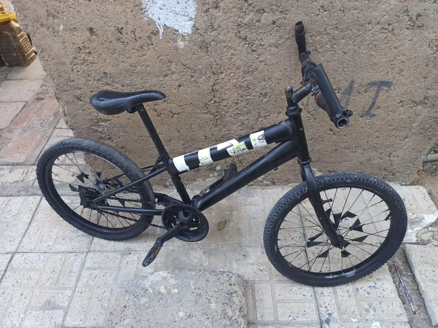 به دلیل سرما وجای تنگ|دوچرخه، اسکیت، اسکوتر|الشتر, |دیوار