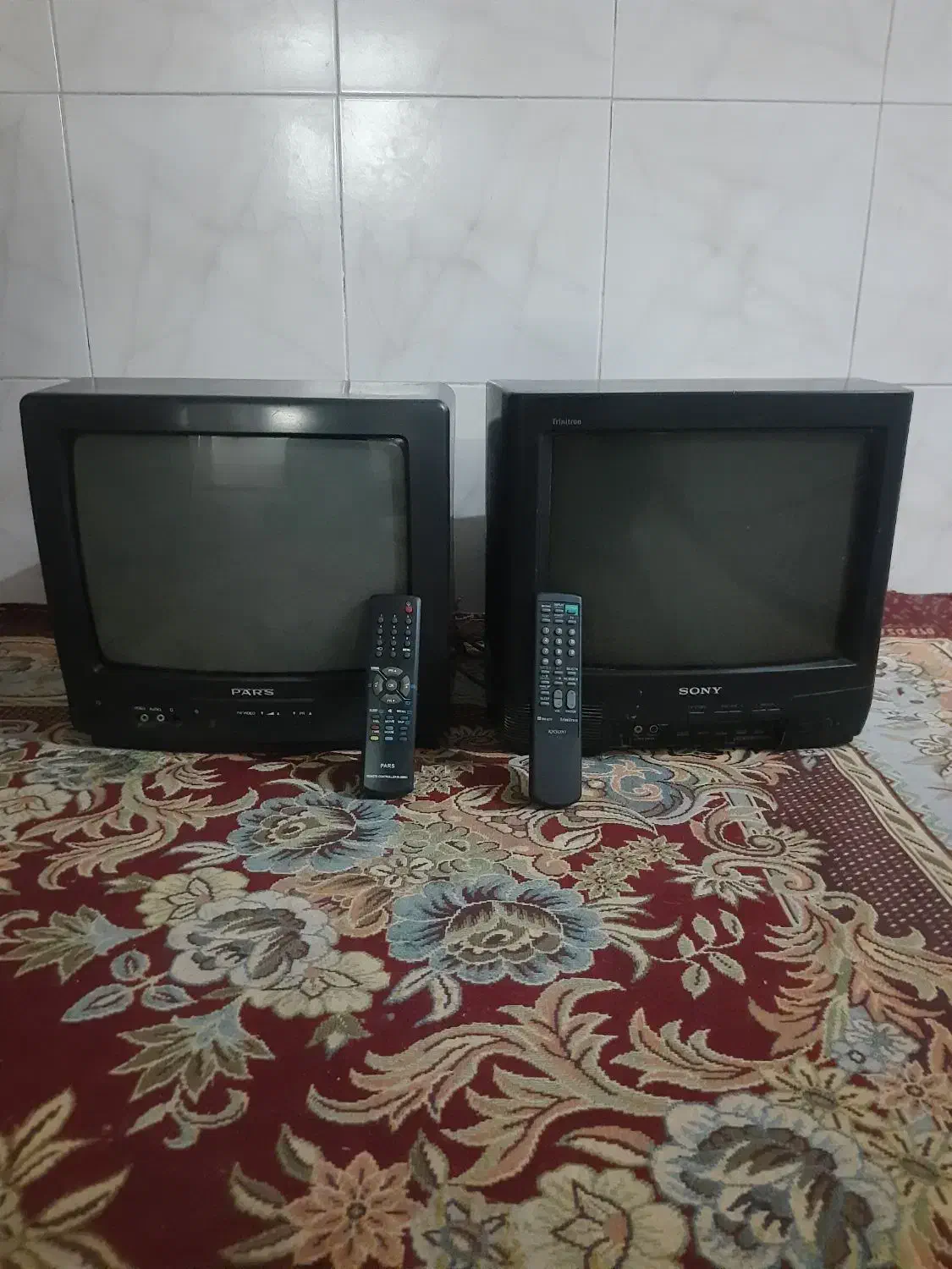 ۲ عدد تلویزیون ۱۴ اینچ|تلویزیون و پروژکتور|رفسنجان, |دیوار