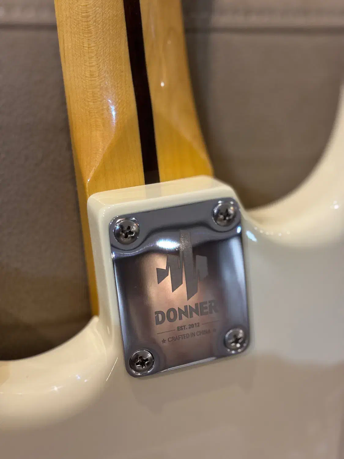 گیتار الکتریک با تمامی وسایل|گیتار، بیس، امپلیفایر|تهران, پونک|دیوار