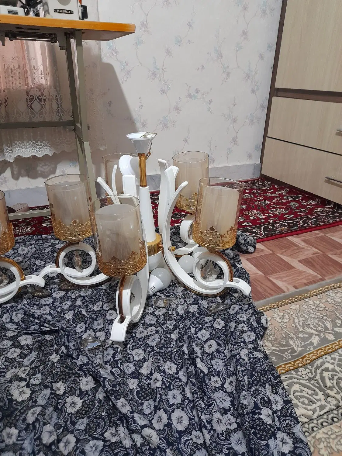 لوستر|لوستر و چراغ آویز|گلبهار, شهر جدید گلبهار|دیوار