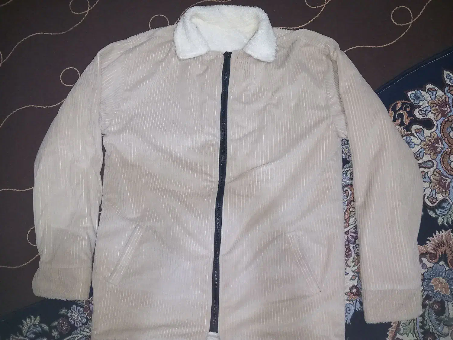 کاپشن|لباس|گنبد کاووس, |دیوار