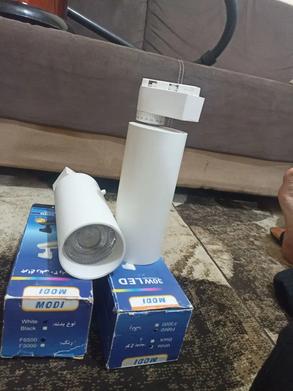 انواع لامپ و لوستر نو نو داخل کارتن بدون استفاده|لوستر و چراغ آویز|پرند, فاز ۴|دیوار