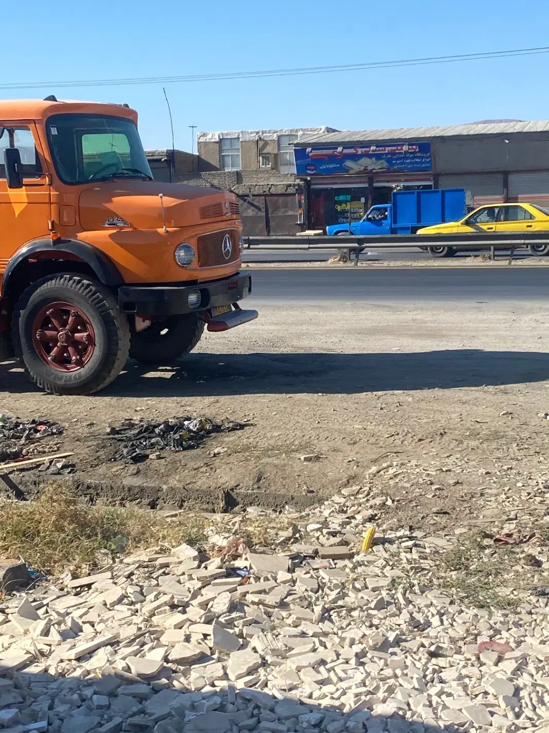 راننده پایه یک با سابقع و دلسوز برای بنز تک|استخدام حمل و نقل|جیرفت, |دیوار