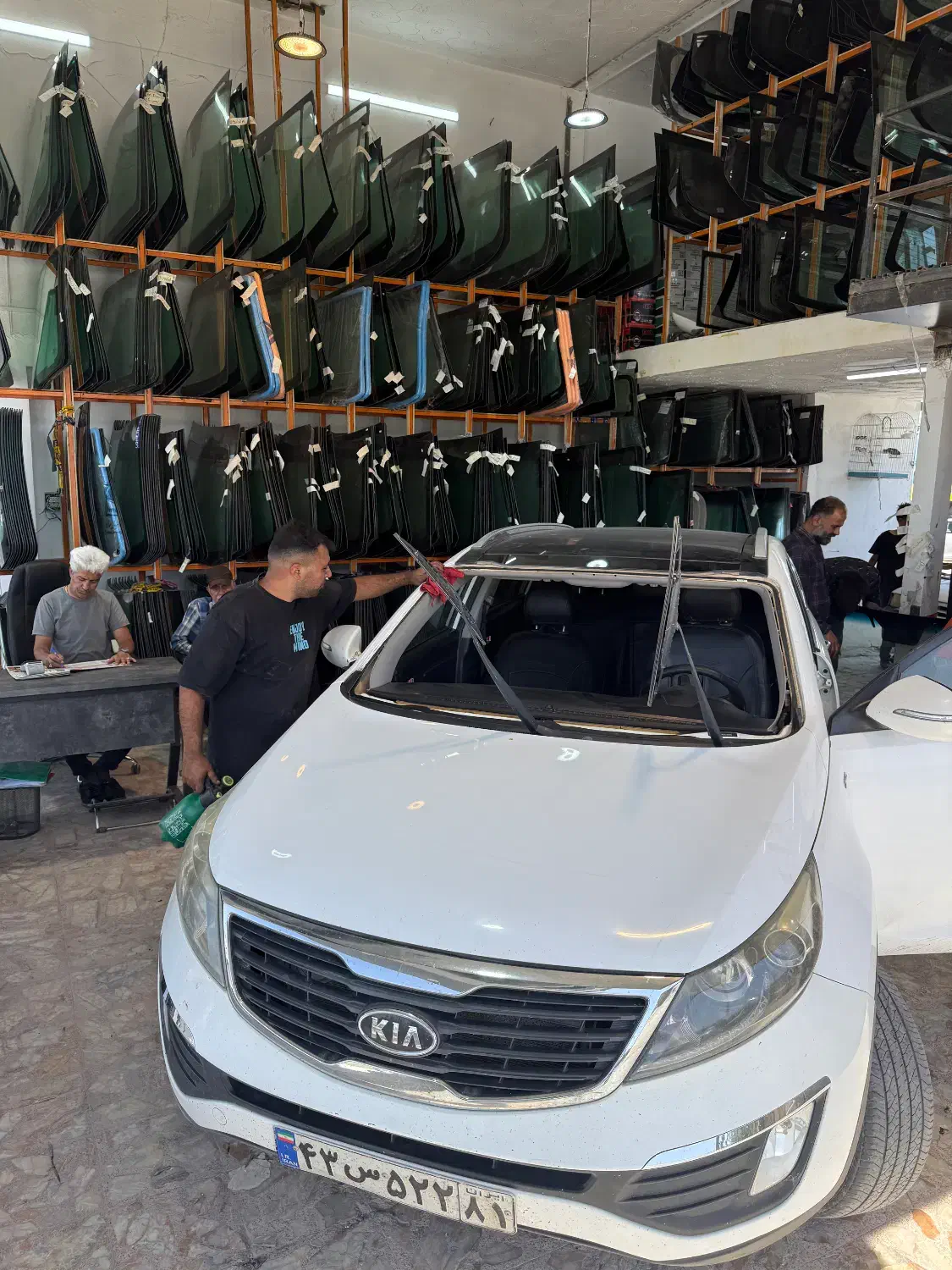 مرکزپخش/نصب شیشه اتومبیل مشهد|خدمات موتور و ماشین|مشهد, کوی پلیس|دیوار