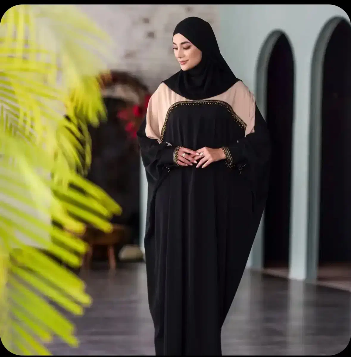 عبا مجلسی|لباس|تهران, قصر فیروزه ۲|دیوار