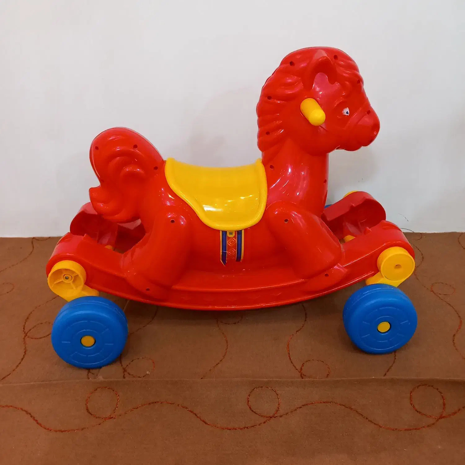 اسباب بازی راکر|اسباب‌بازی بچه|باروق, |دیوار