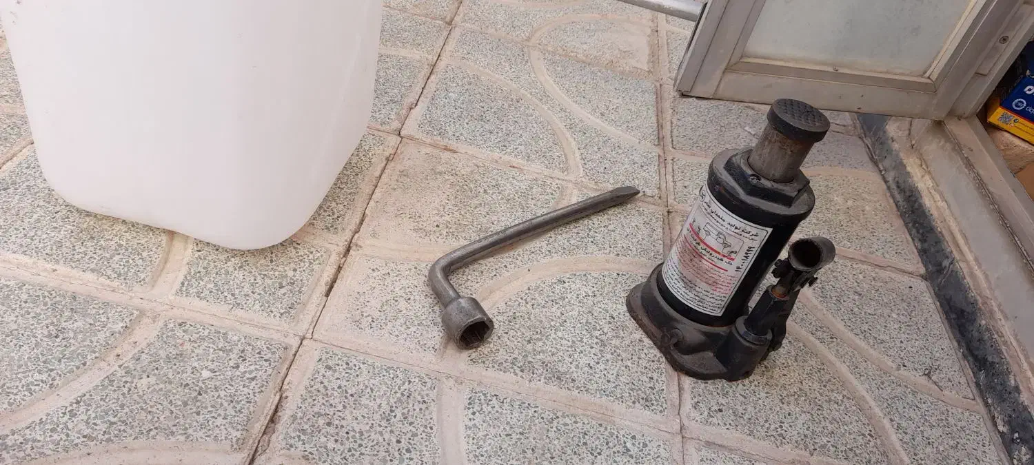 جک ۴ تنی و آچار چرخ|ابزارآلات|اهر, |دیوار