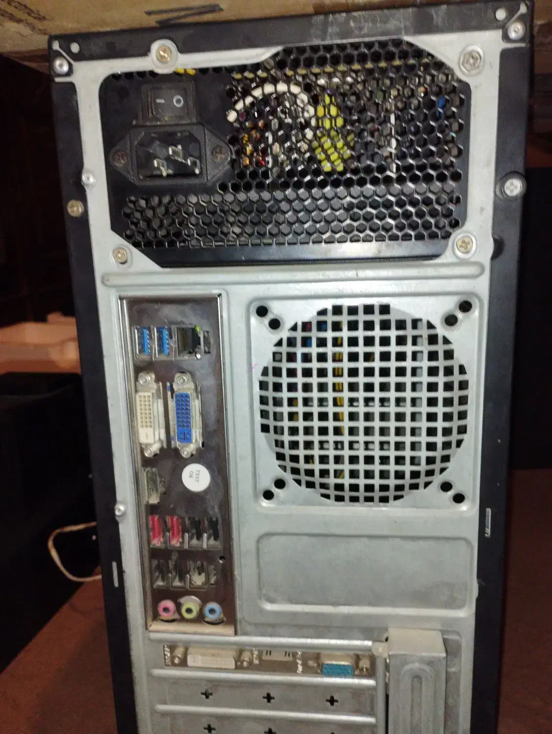 کامپیوتر|رایانه رومیزی|شبانکاره, |دیوار