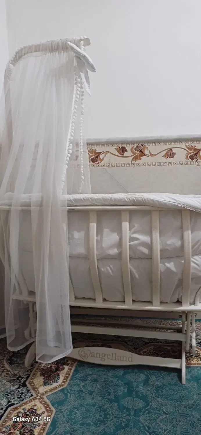 گهواره  وتخت  کنار  مادر  ومناسب  برای  دوقلو|تخت و صندلی بچه|رباط‌کریم, رباط‌کریم|دیوار