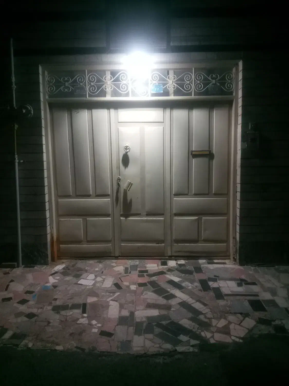 درب آهنی قدیمی سه لنگه|مصالح و تجهیزات ساختمان|اهر, |دیوار