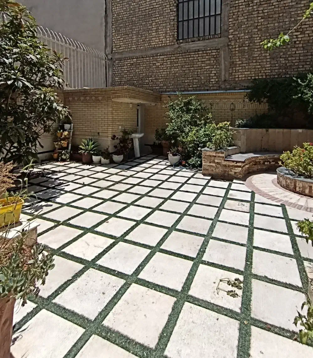 آپارتمان حیاط دار چهارراه باهنر/ 20 متری قهرمانی|اجارهٔ آپارتمان|شیراز, قالیشویی|دیوار