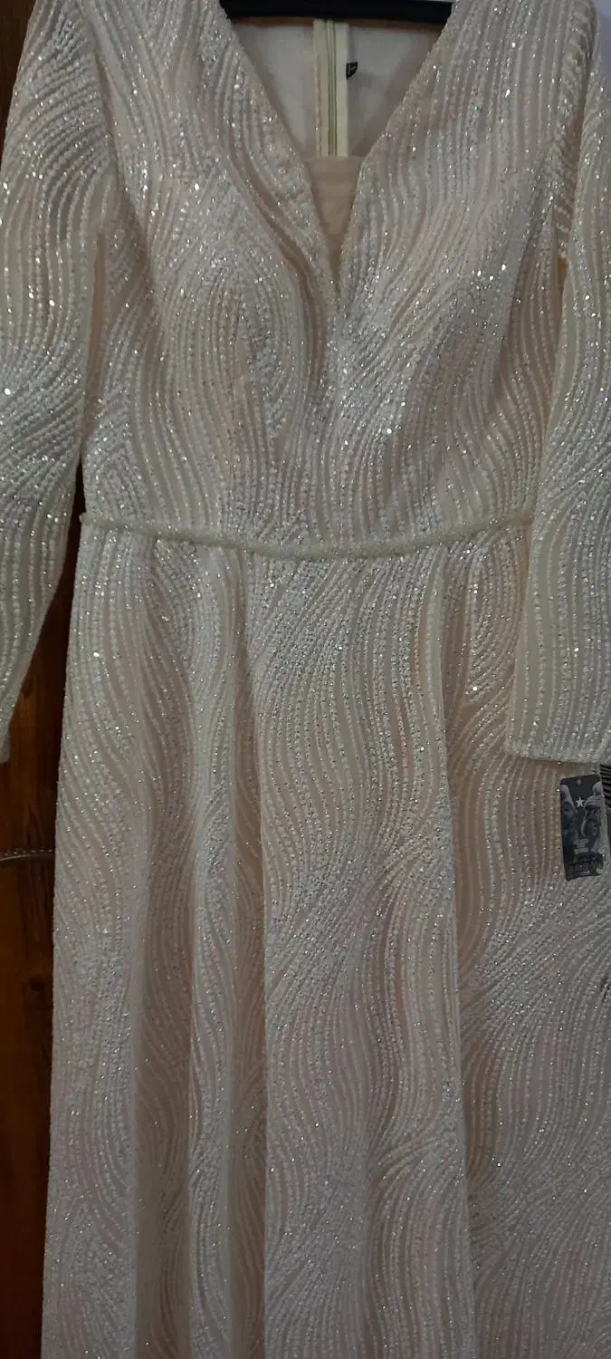 لباس مجلسی|لباس|قدس, شهر‌قدس|دیوار