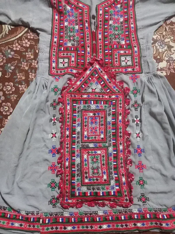 دوزنده هستم|لباس|خاش, |دیوار