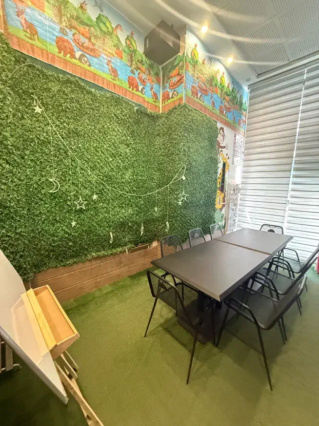 اجاره کلاس و اتاق|اجارهٔ کوتاه‌مدت دفتر کار و فضای آموزشی|شیراز, ریشمک|دیوار