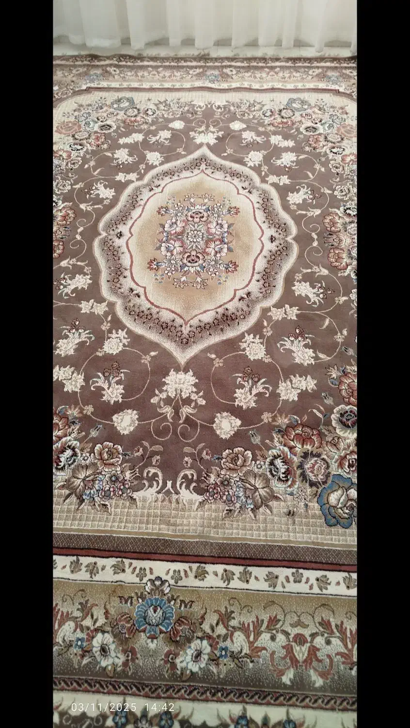 یک عدد فرش|فرش|مهربان, |دیوار