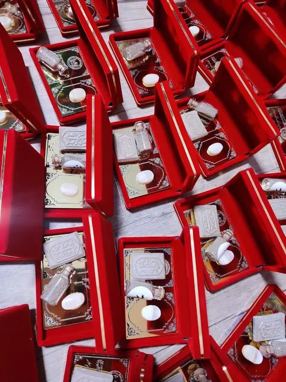 سنگ و نگین حرم ،|بدلیجات|قم, باغ شازده|دیوار