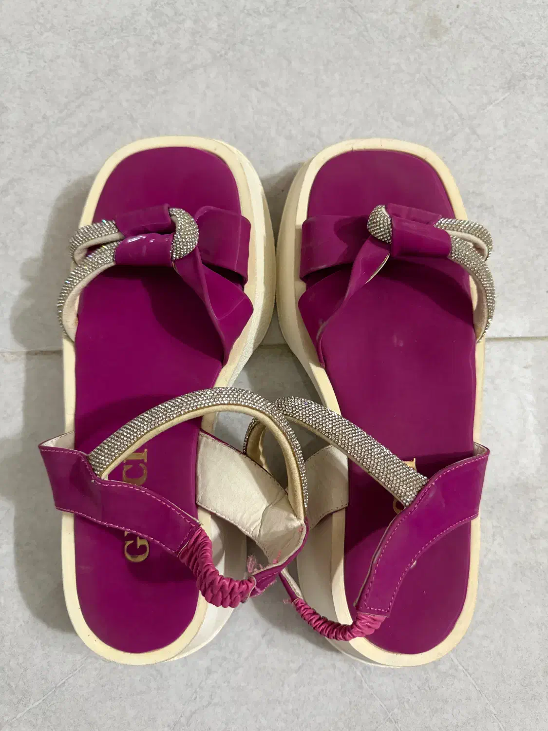 کفش نو|کیف، کفش، کمربند|جهرم, |دیوار