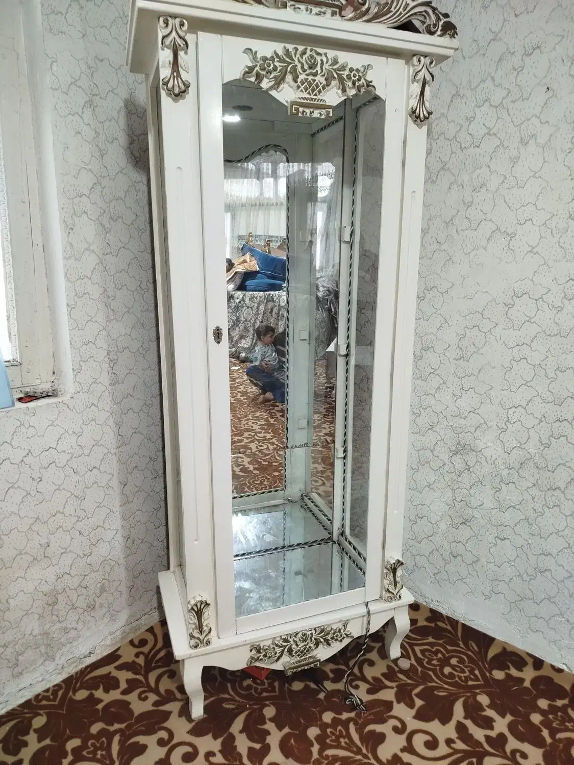 ویترین کمد وغیره...|بوفه، ویترین، کنسول|صومعه‌سرا, |دیوار