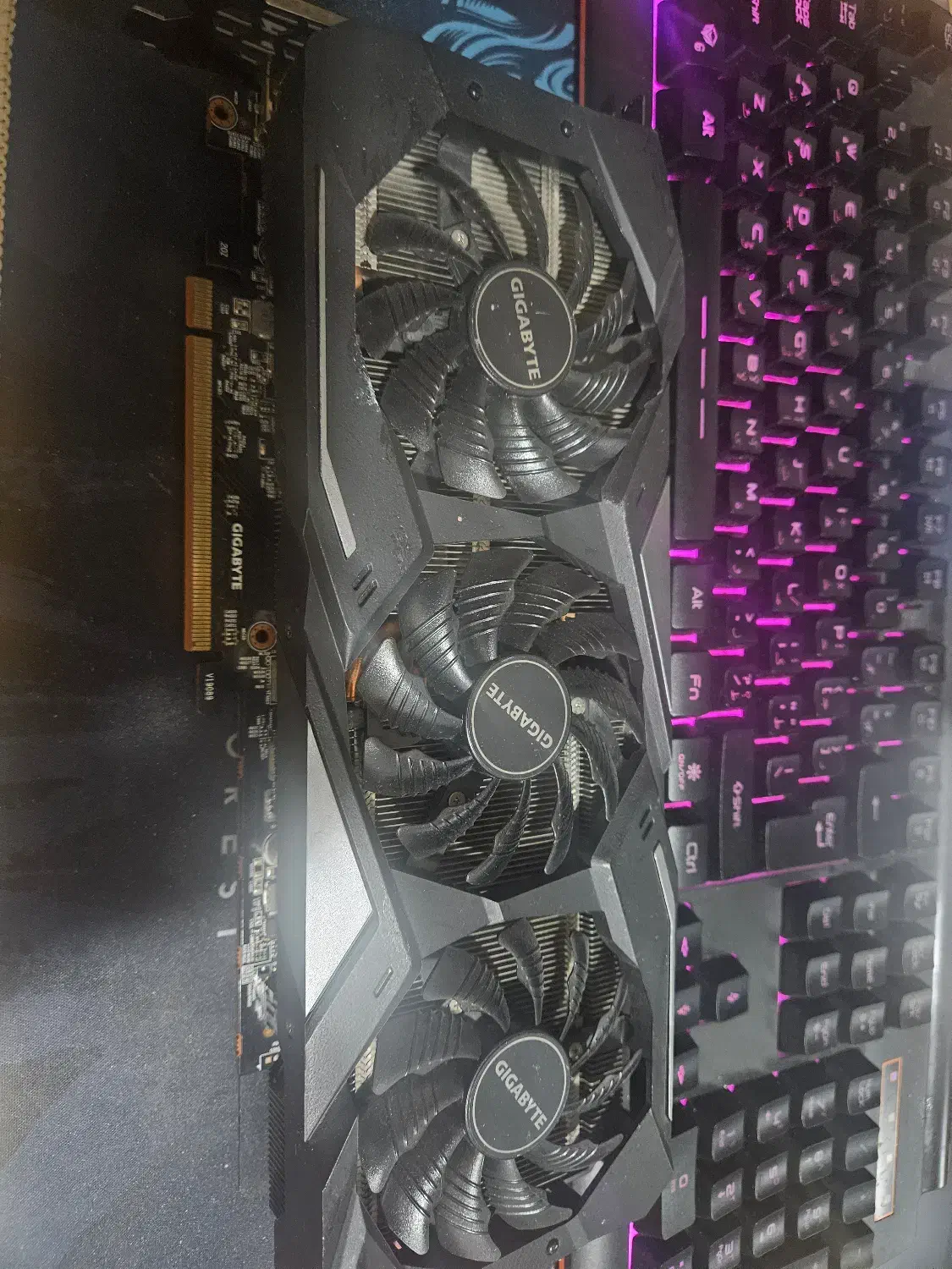 کارت گرافیک 5700xt gigabyte|قطعات و لوازم جانبی رایانه|تهران, صد دستگاه|دیوار