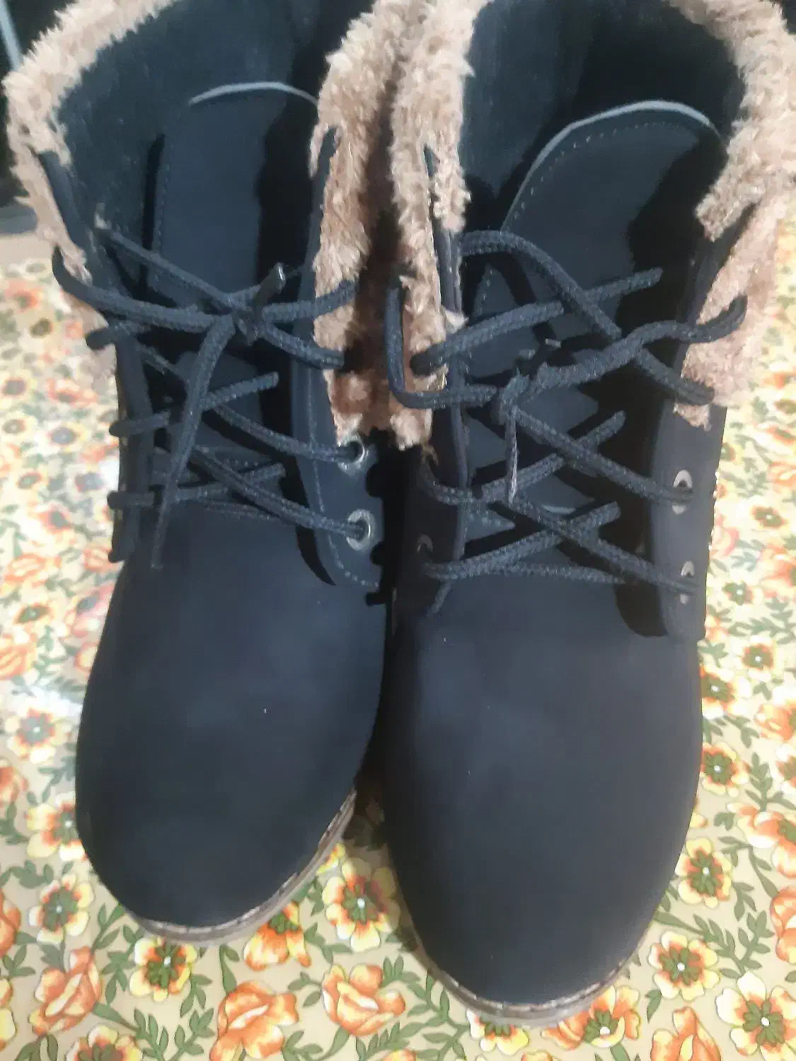 کفش نو|کیف، کفش، کمربند|اصفهان, فجر|دیوار