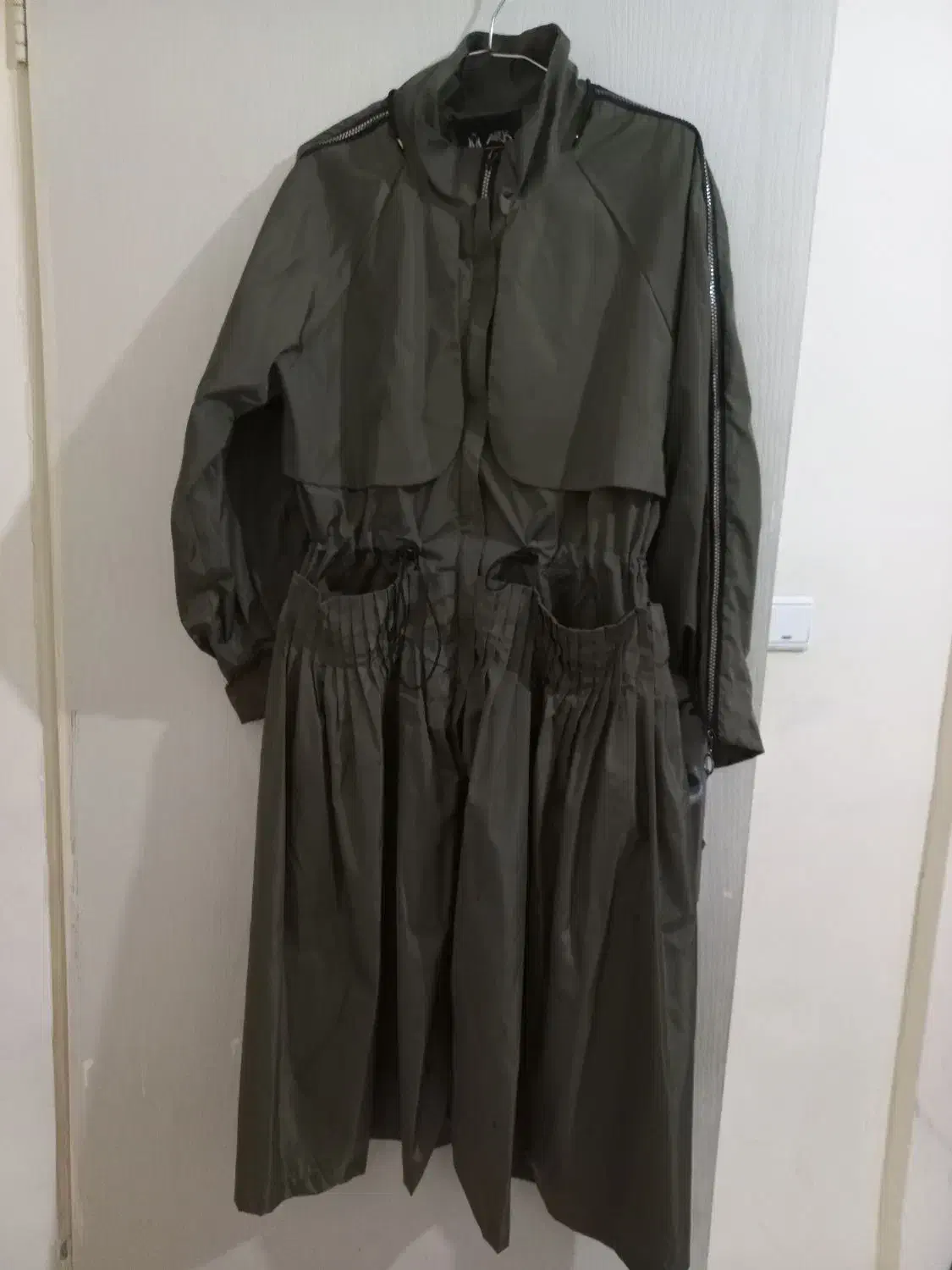 بارانی|لباس|پرند, فاز ۶|دیوار