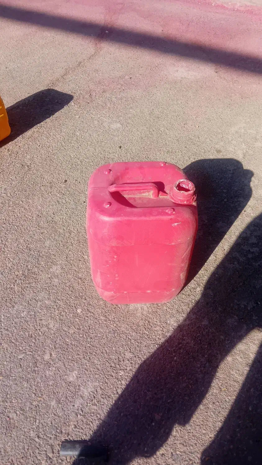 گالن خالی|ظروف نگهدارنده، پلاستیکی، یک‌بارمصرف|تربت جام, شهید نصرالهی|دیوار