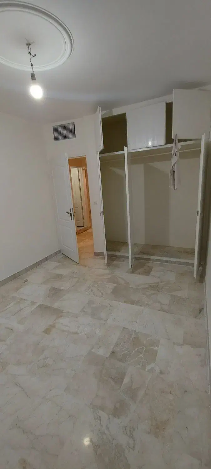 ۹۵متری گلبرگ چهار طبقه تک واحدی