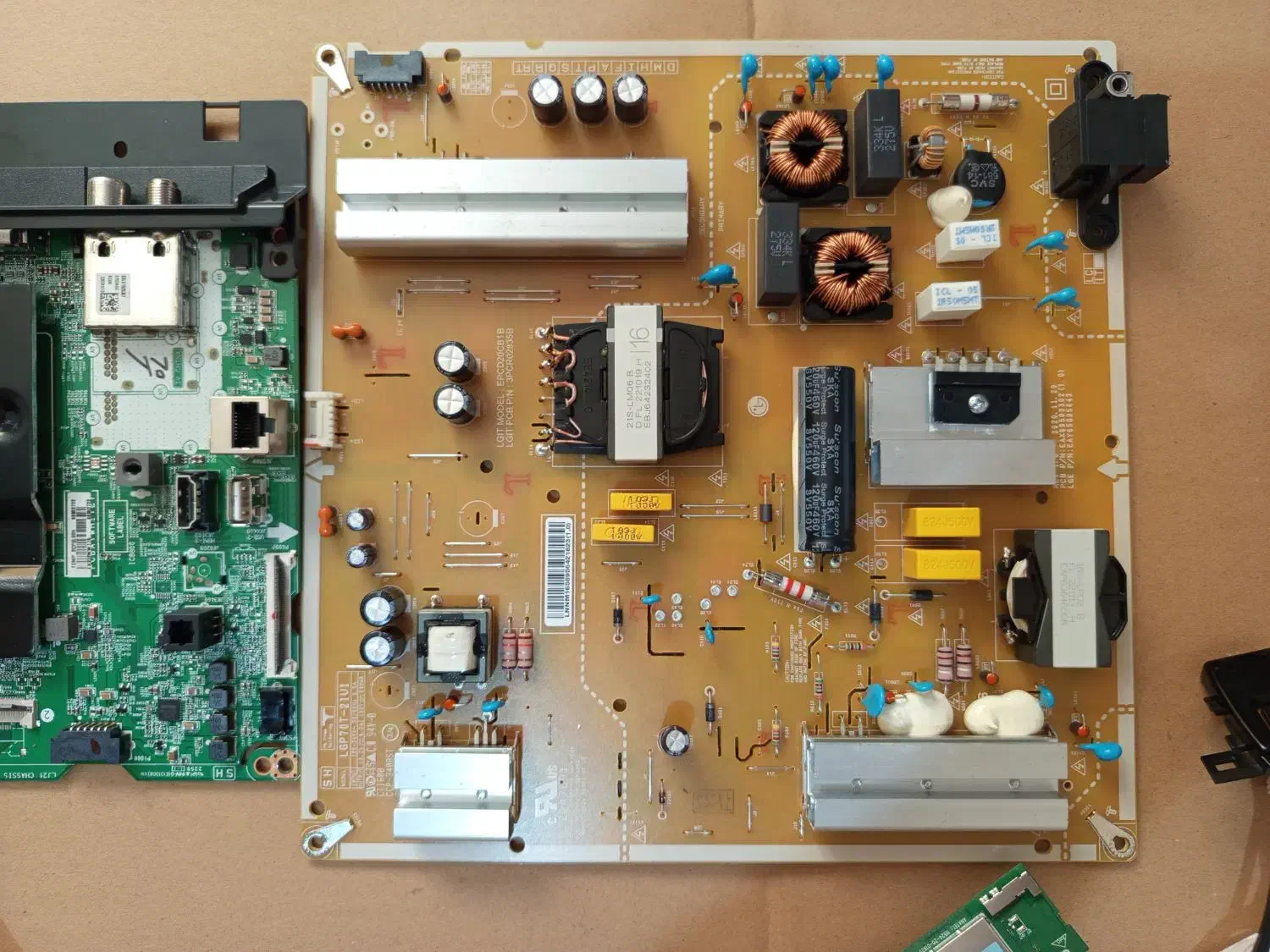 برد تلویزیون و برد تغذیه ۷۰ اینچ|تلویزیون و پروژکتور|تهران, شیخ هادی|دیوار