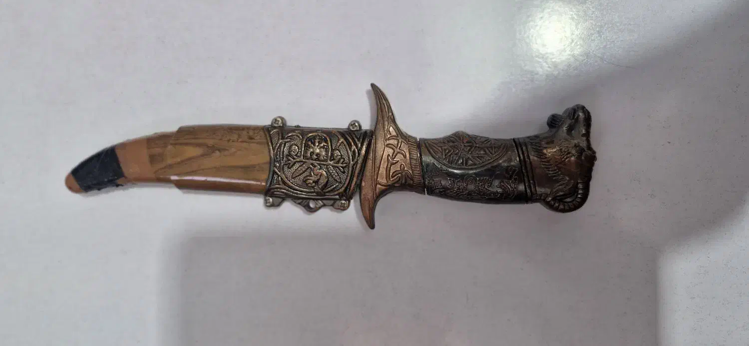 چاقو|کلکسیون اشیاء عتیقه|گرگان, |دیوار