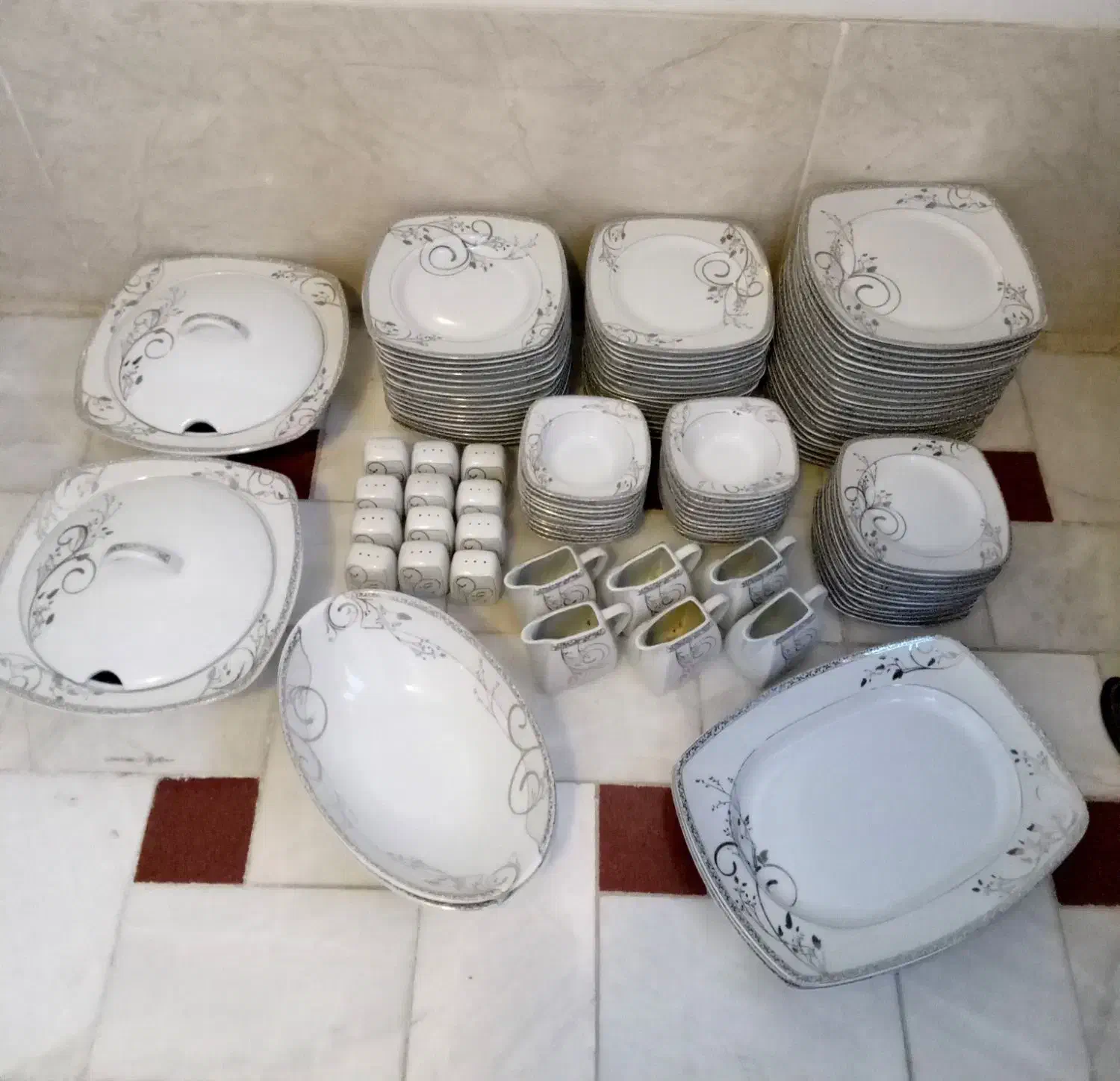 سرویس غذا خوری چینی ۱۸نفره کامل مارک Toos|ظروف سرو و پذیرایی|قم, پشت انبار نفت|دیوار