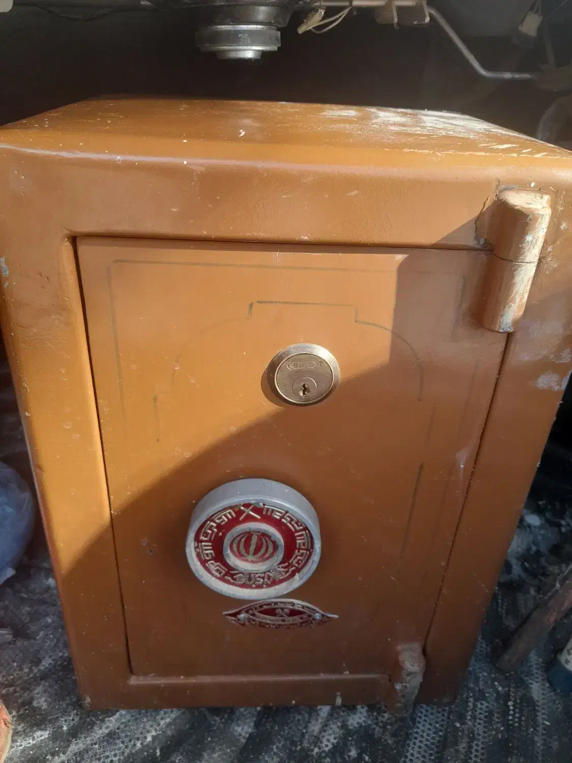 گاو صنوق ال|ابزارآلات|شبستر, |دیوار