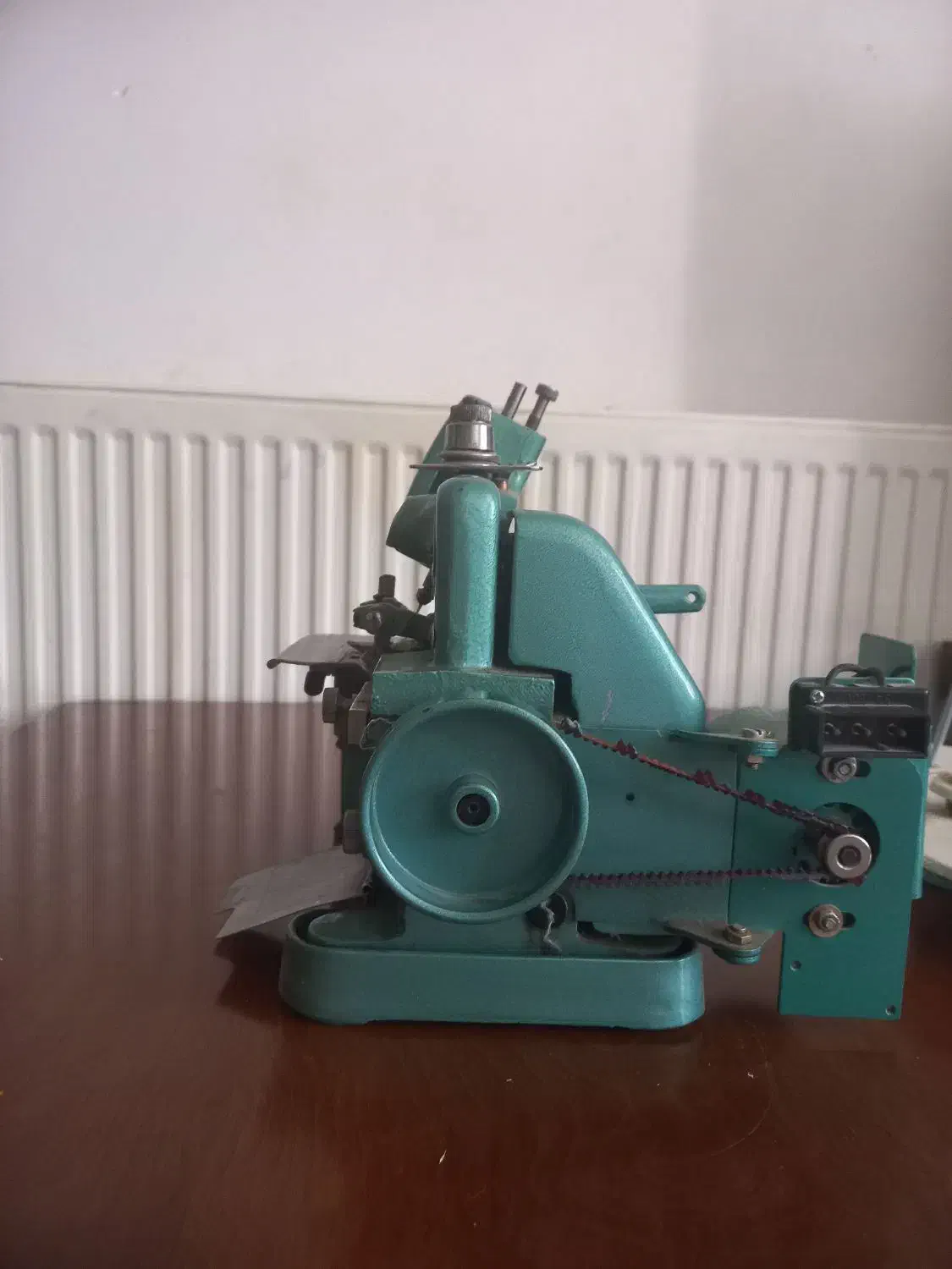 چرخ سردوز سه نخ|چرخ خیاطی و ریسندگی|گلبهار, شهر جدید گلبهار|دیوار