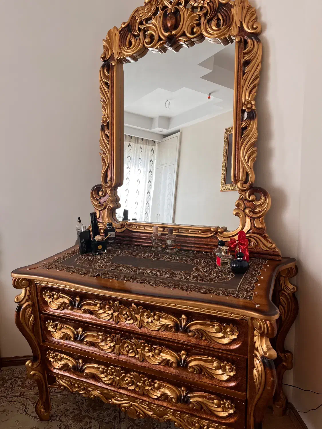 تخت دونفره سلطنتی|تخت و سرویس خواب|تهران, باغ فیض|دیوار