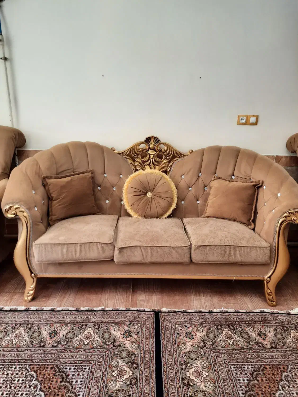 مبل ۸ نفره مدل کلاسیک رنگ شتری با جلو مبلی|مبلمان خانگی و میز عسلی|مرند, |دیوار