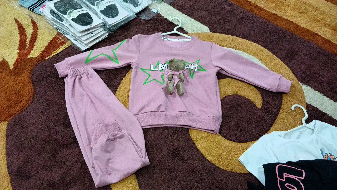 لباس بچگانه|لباس|لالی, |دیوار