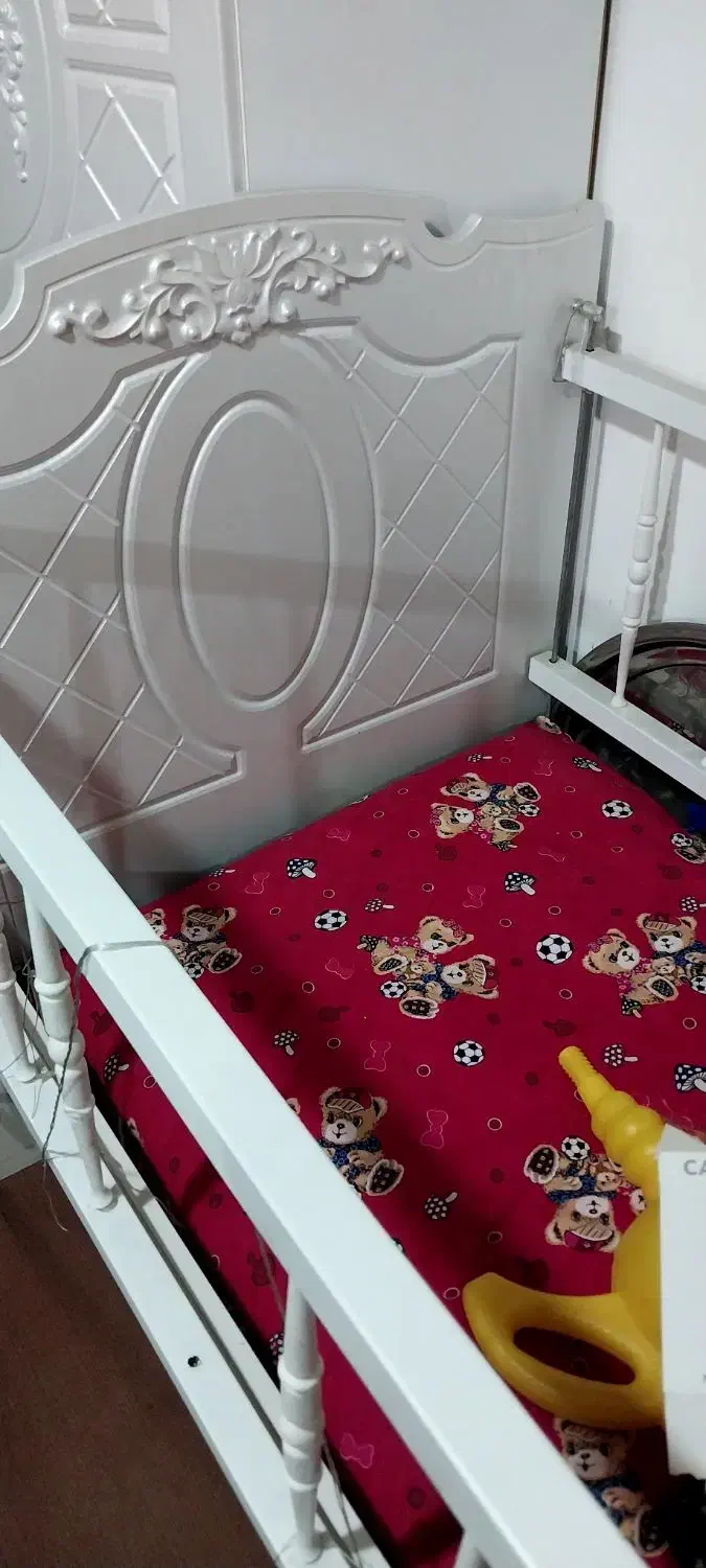 تخت کودک همراه تشک مناسب تا ۸ سال|تخت و سرویس خواب|ری, دولتآباد|دیوار
