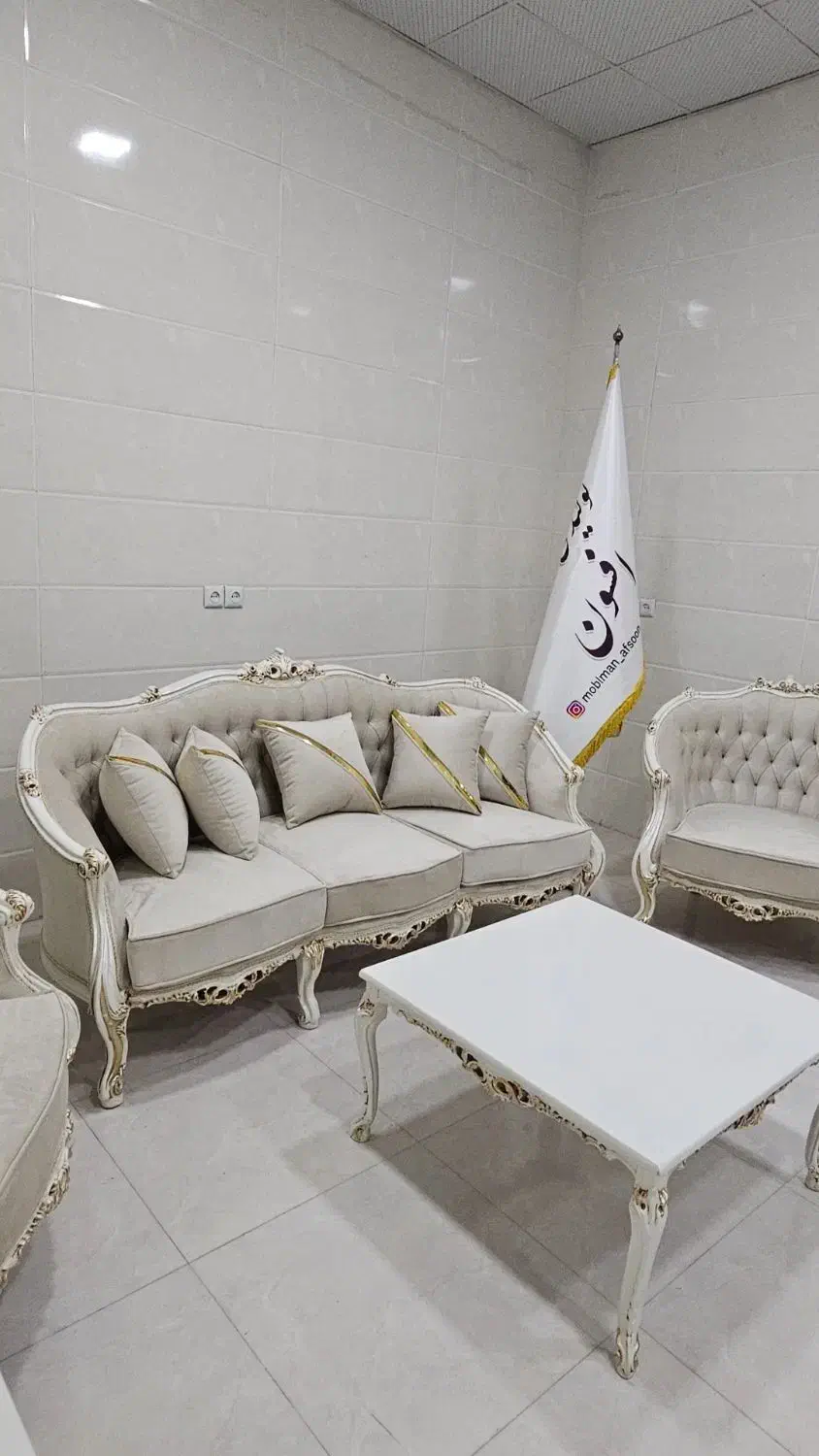 مبل|مبلمان خانگی و میز عسلی|قم, قلعه کامکار|دیوار