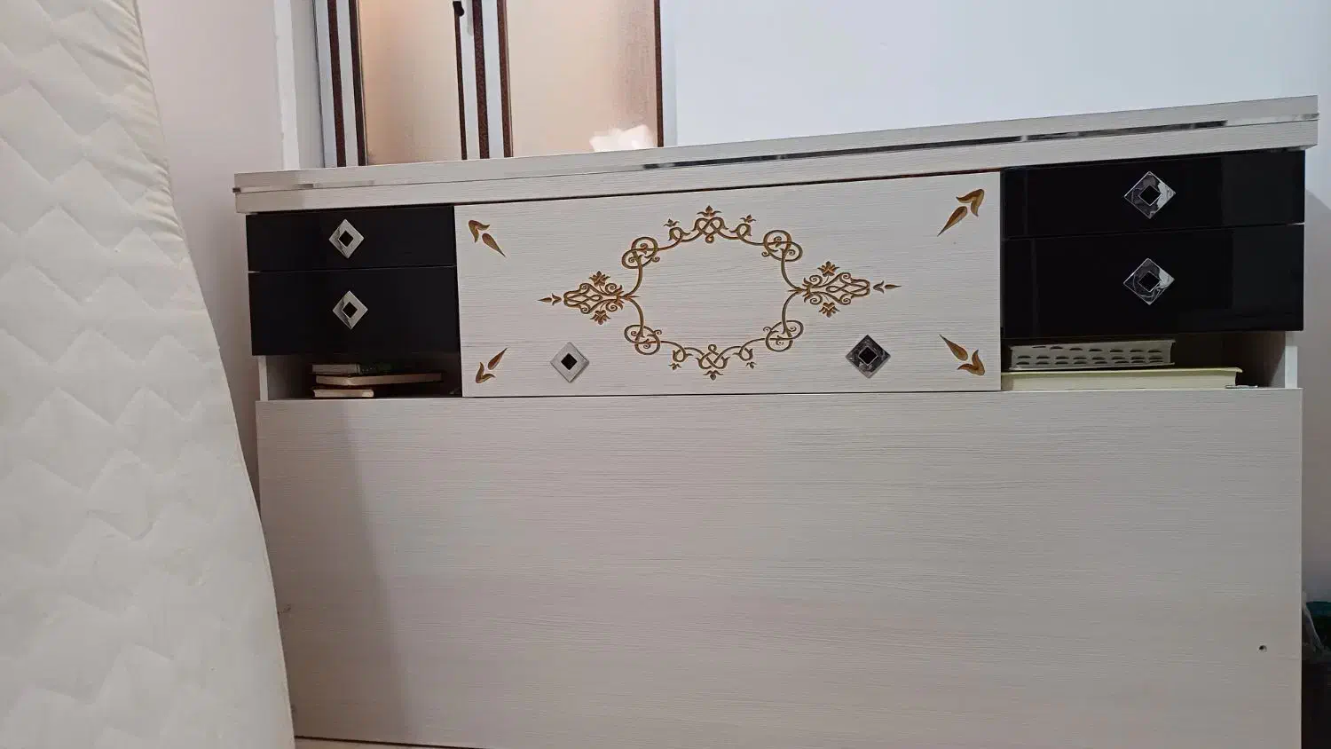 سرویس خواب|تخت و سرویس خواب|تفت, |دیوار