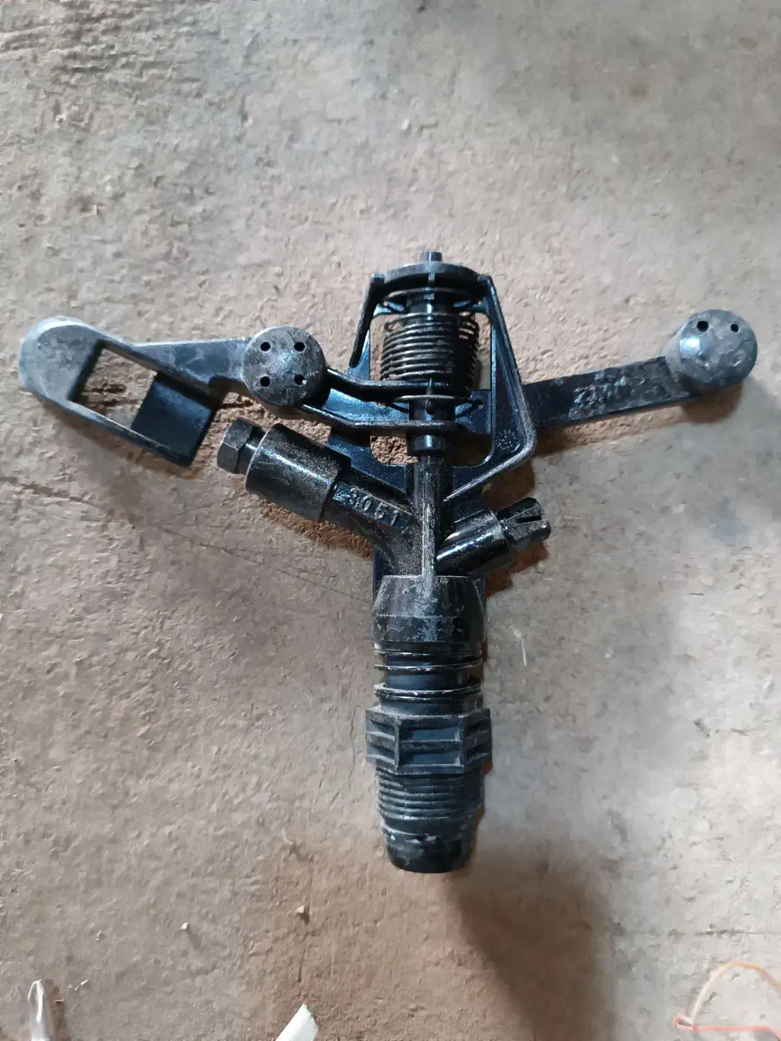 آبپاش برنجی و آبپاش پلاستیکی|ابزارآلات|بهار, |دیوار