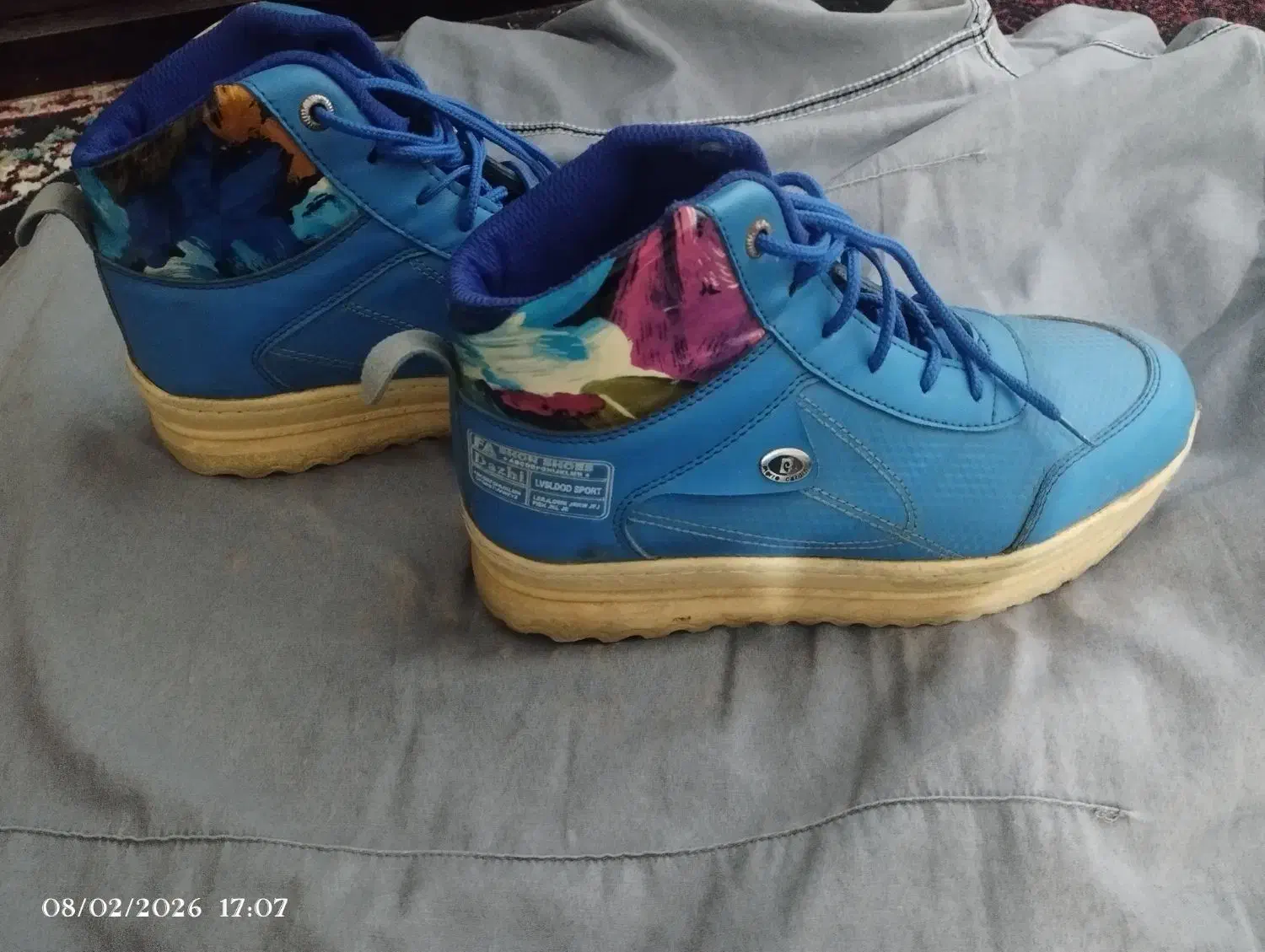 کفش|کیف، کفش، کمربند|زرند, |دیوار