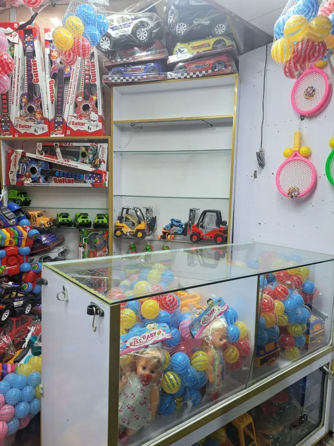 مغازه رو جمع کردیم دکورش فروشی است|فروشگاه و مغازه|بیرجند, |دیوار