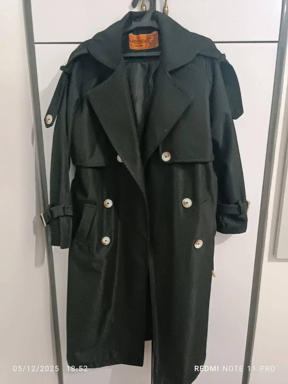 بارونی بسیار شیک نو|لباس|اشتهارد, |دیوار