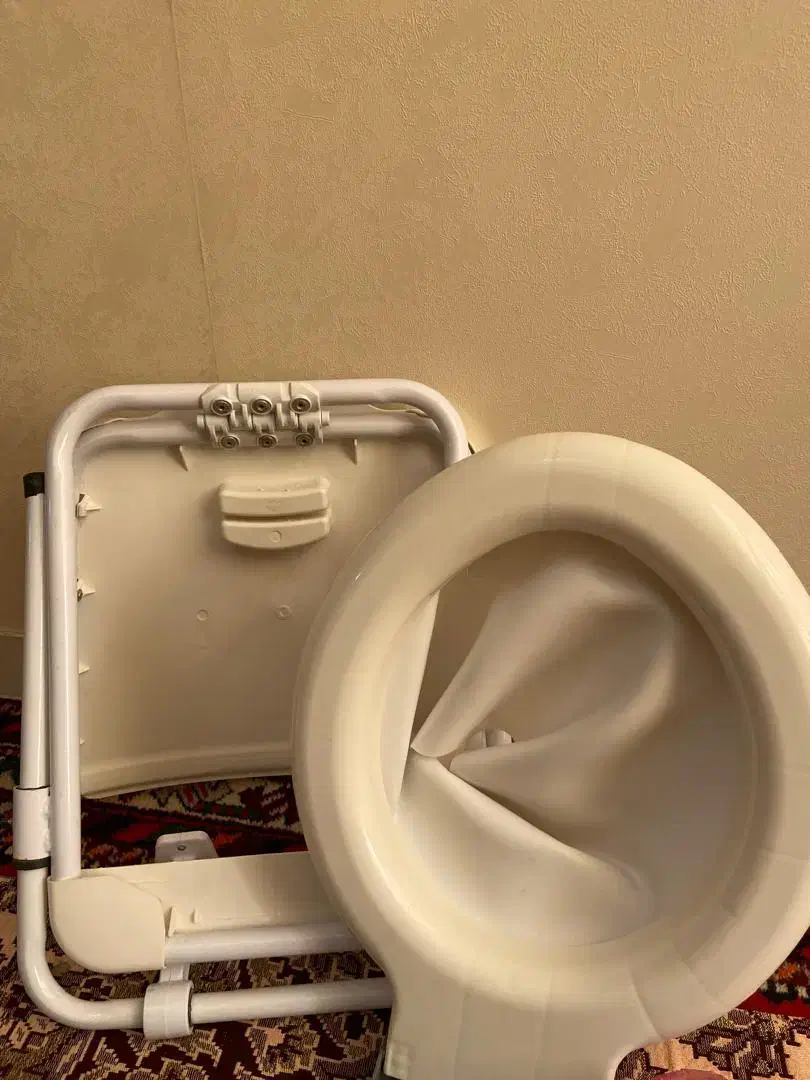 توالت فرنگی دیواری تاشو آسانا|لوازم سرویس بهداشتی|کرمان, |دیوار