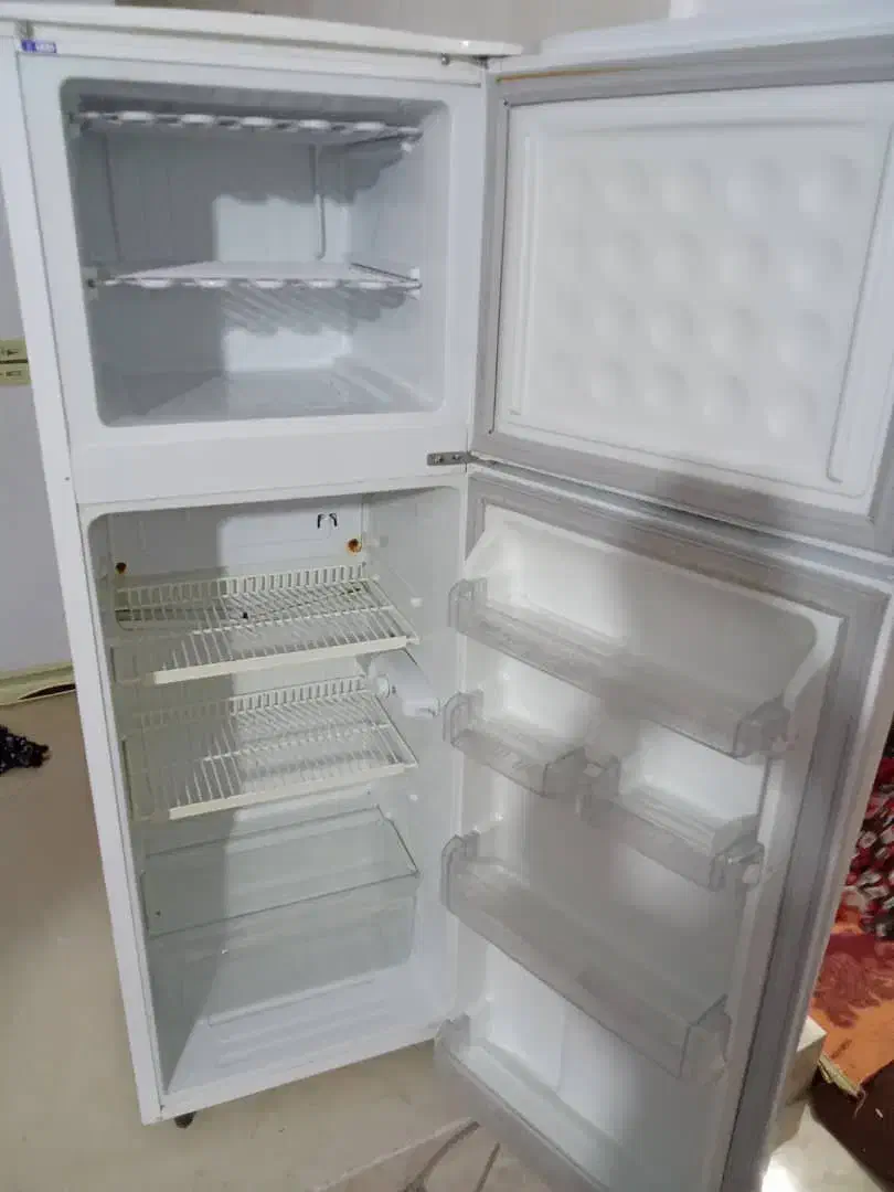 یخچال ایستکول ۱۲فوت سالم در حد نو|یخچال و فریزر|قلعه قاضی, |دیوار