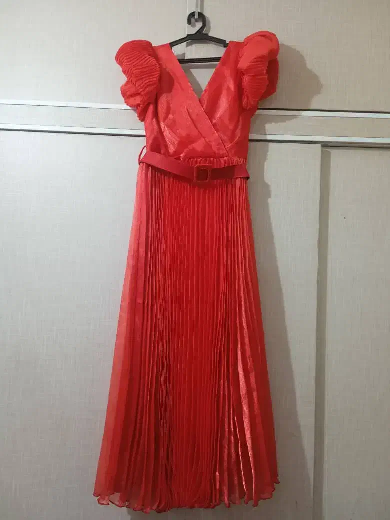 لباس مجلسی|لباس|قدس, شهرقدس|دیوار