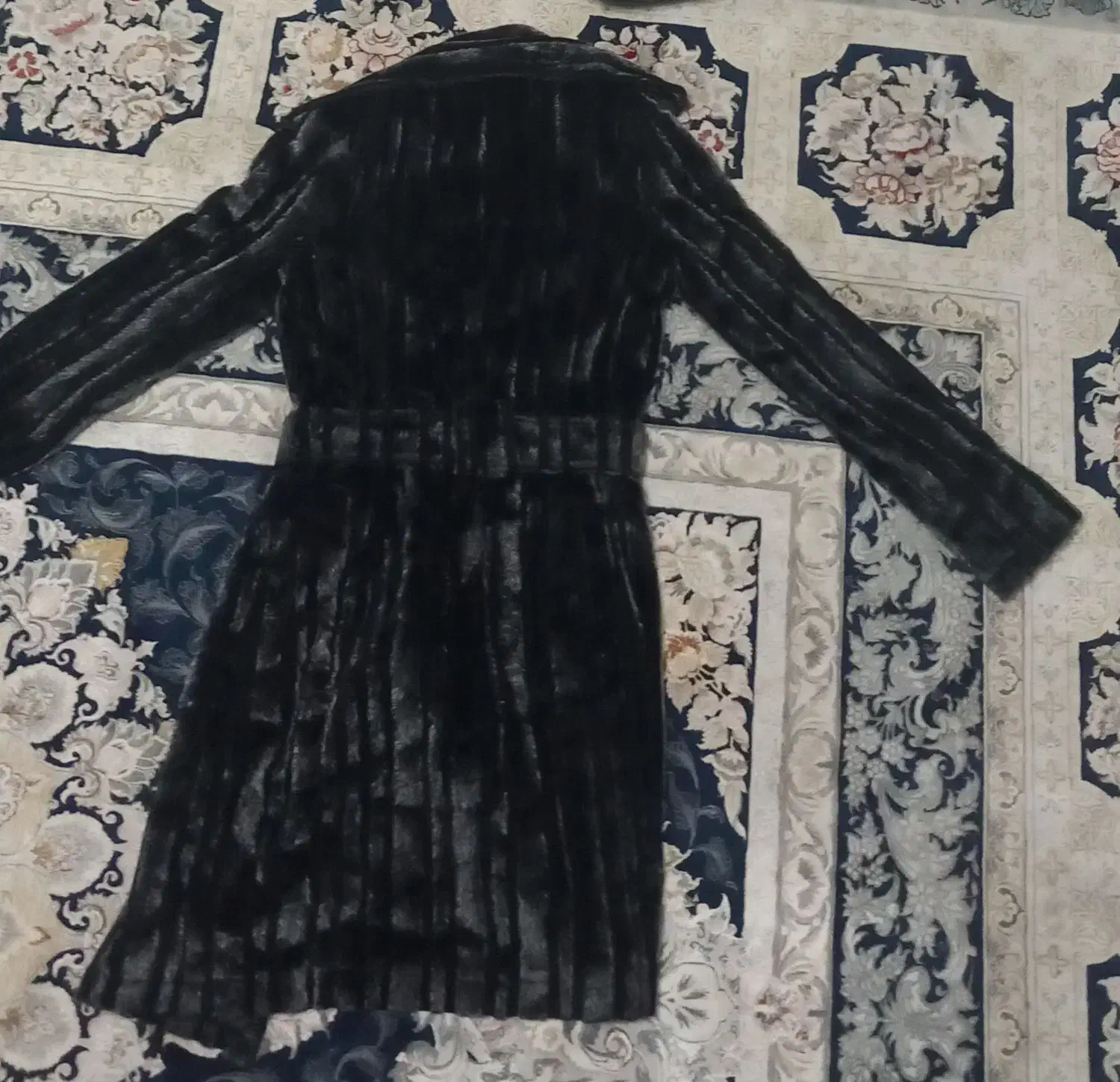 پالتو|لباس|ماسال, |دیوار